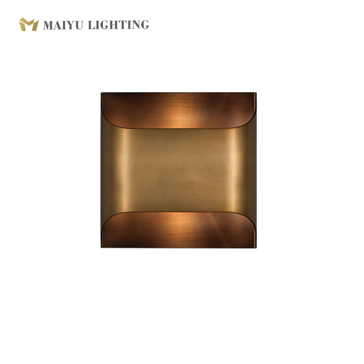 Full brass wall lamp