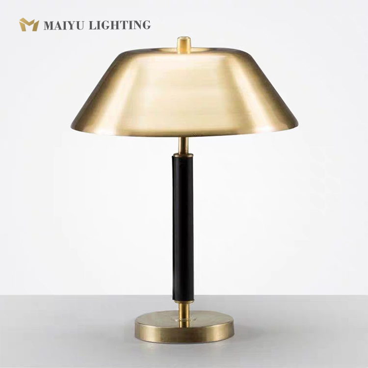 Nordic simple desk lamp Iron art light luxury creative living room study bedroom designer decoration modern desk lamp